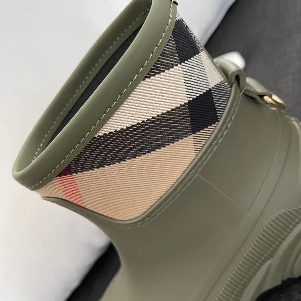 BURBERRY WOMEN'S RYAN CHECK FERN GREEN RUBBER RAIN BOOTS - Picture 10 of 16